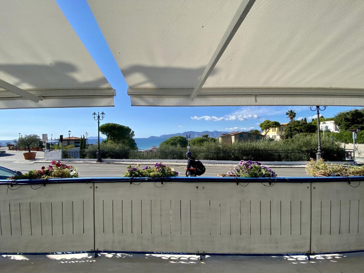 Holidaycasa Mike - Con Terrazzo Vista Mare Sperlonga Kültér fotó