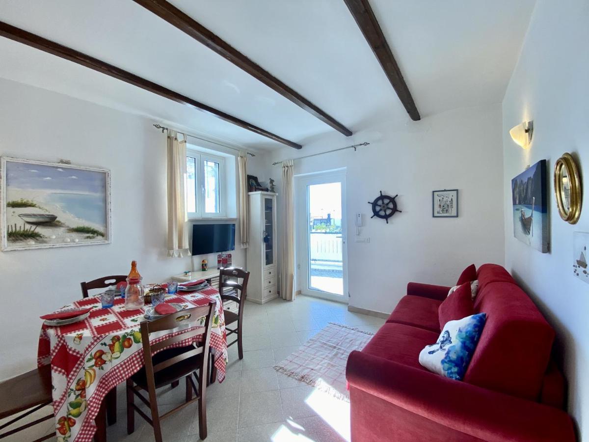 Holidaycasa Mike - Con Terrazzo Vista Mare Sperlonga Kültér fotó